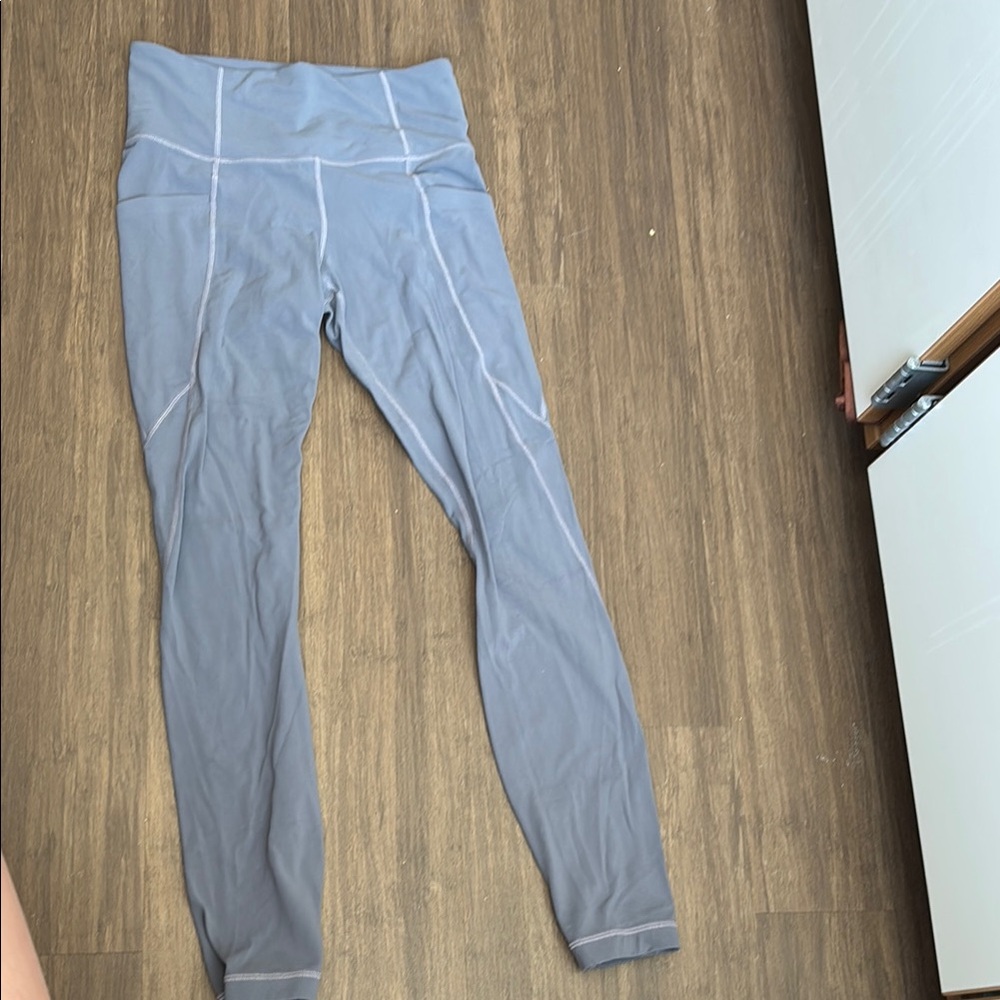 athleta gray leggings with pockets!         ☕️🐭🩶